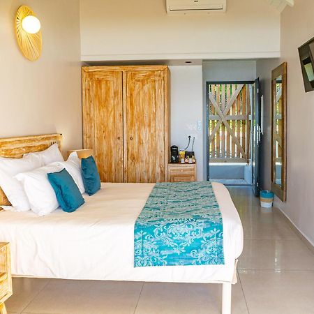 Les Galets Rouges Lodges & Spa Bouillante Bagian luar foto